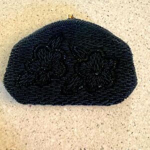 Beautiful beaded vintage purse, great for fancy occasions 🤩